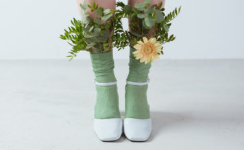 Photo chaussures et plantes